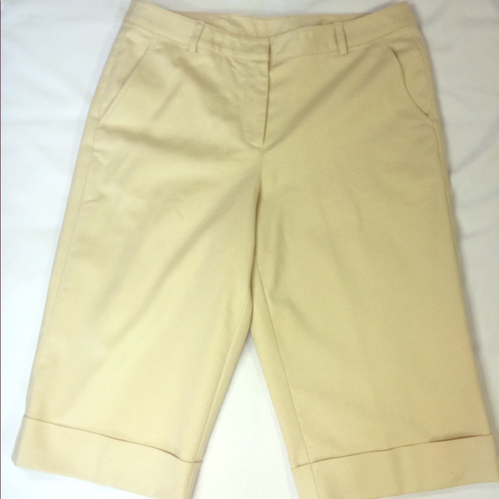 st john Size 8 Shorts Capri Khakis Chino Casual